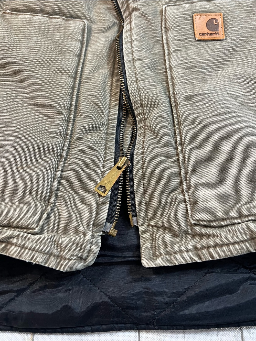 Carhartt Black Jacket Interior with Yellow Logo Label - Picture 6 of 9